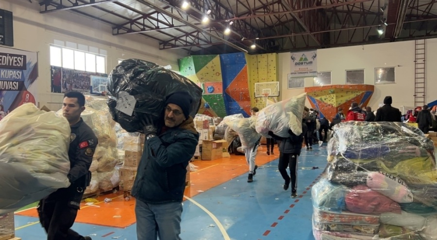 Bursa İnegöl Belediyesi deprem bölgesine yardımlarını sürdürüyor