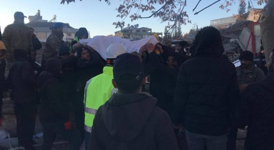 37 saat sonra enkazdan bir kişi kurtarıldı