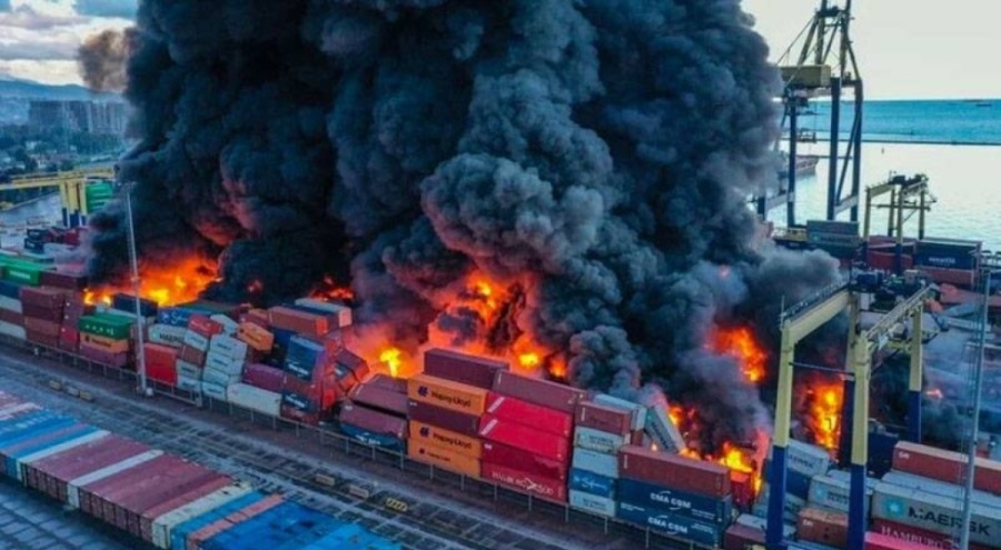 İBB'den İskenderun Limanı'ndaki yangına müdahale