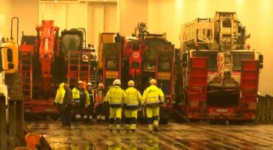 Pendik Limanı'ndan İskenderun Limanı'na iş makineleri gönderildi