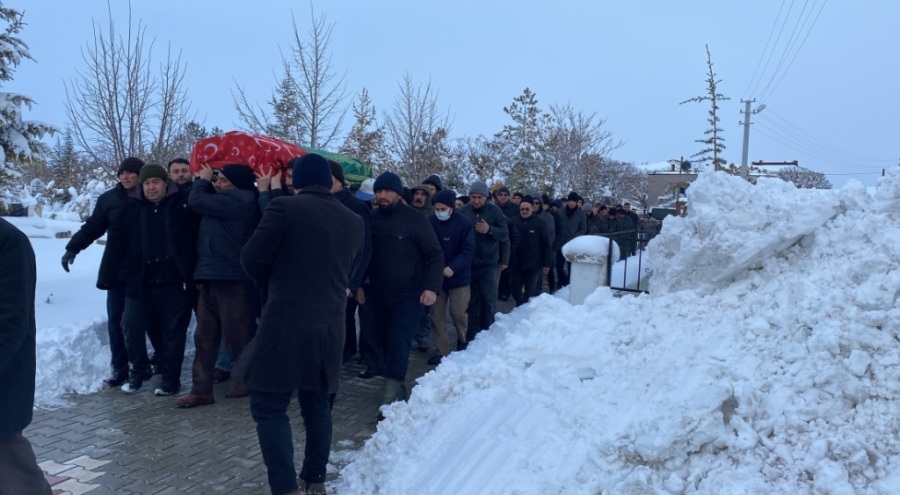 23 yaşındaki öğretmen yıkılan cami minaresinin altında can verdi