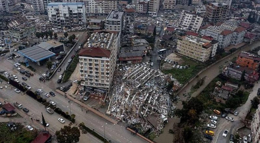 Yılmaz Özdil: Üç saatte Şam'a gireriz diyenler, iki gündür Hatay'a gidemedi