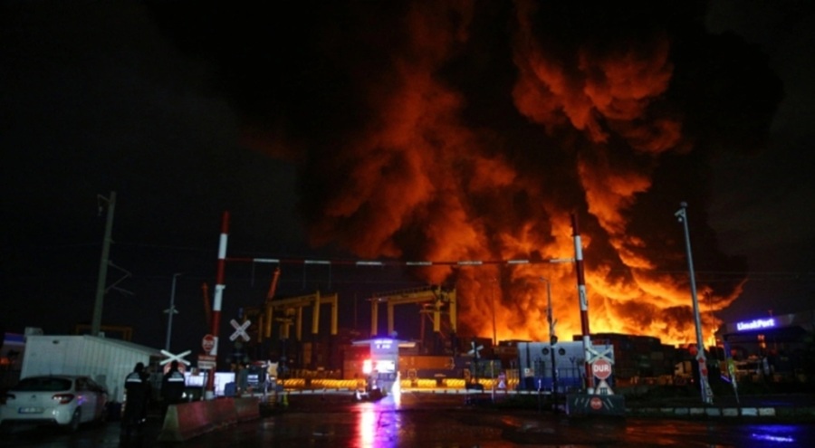 MSB: İskenderun Limanındaki yangın söndürüldü