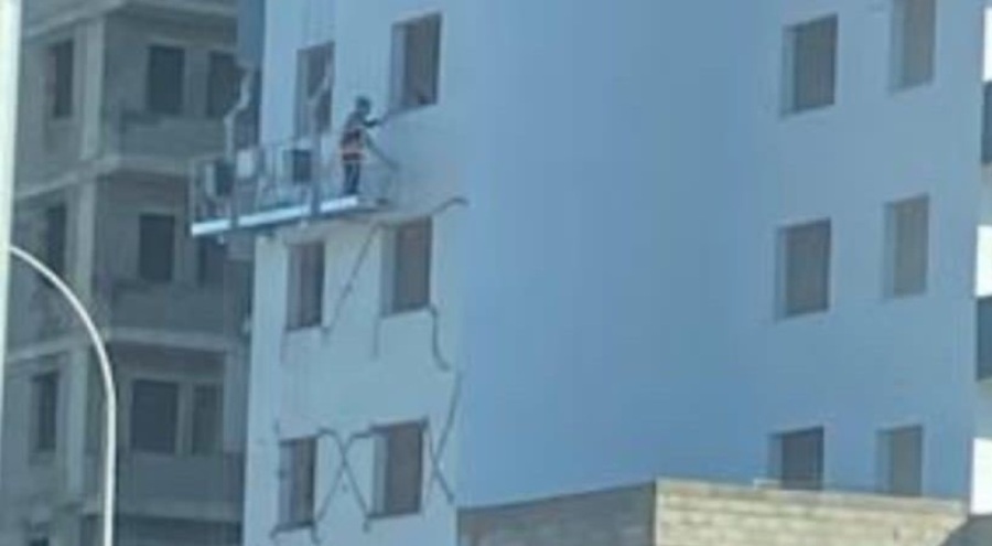 Adana'dan yeni binadaki deprem yarıkları sıva ile kapatıldı iddiası