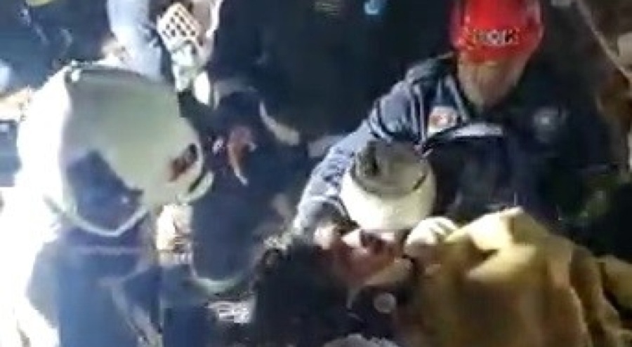 Malatya'da bir kadın 5 saatlik çalışma sonrası kurtarıldı