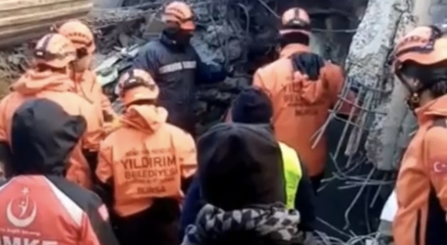 Bursalı ekip 45 saat sonra yaşlı adamı kurtardı