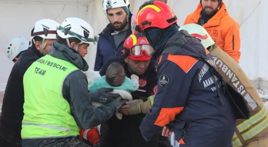 Deprem bölgesinde mucize kurtuluşlar