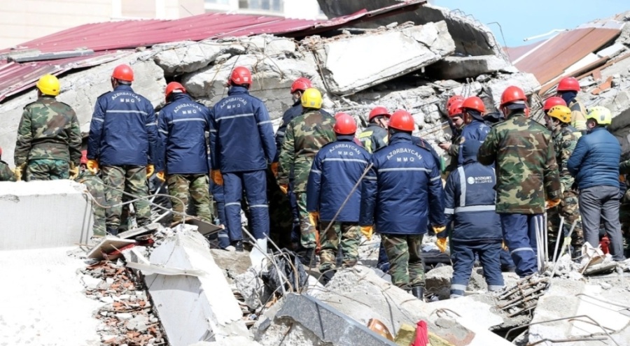 Azerbaycanlı arama kurtarma ekipleri 16 kişiyi kurtardı