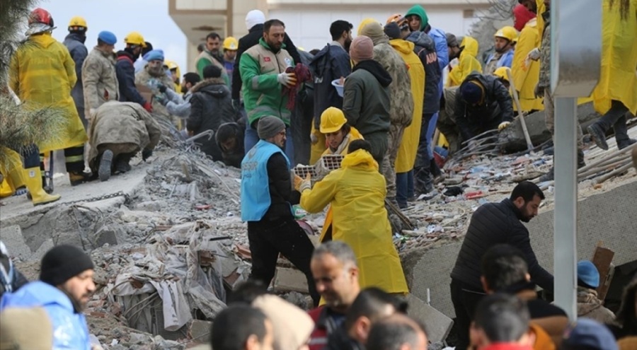 Turkcell'den "Elimizdeki tüm imkanları seferber etmeye devam edeceğiz" açıklaması