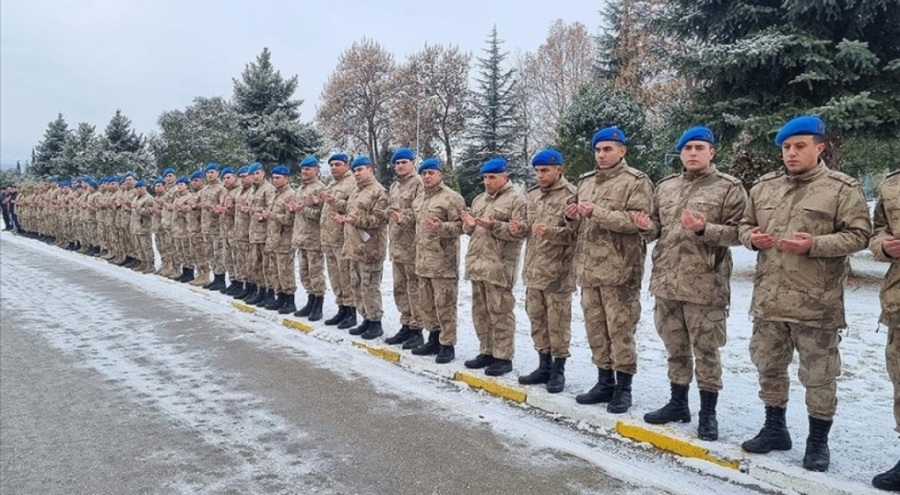Karabük'ten deprem bölgesine 1659 Mehmetçik yolcu edildi