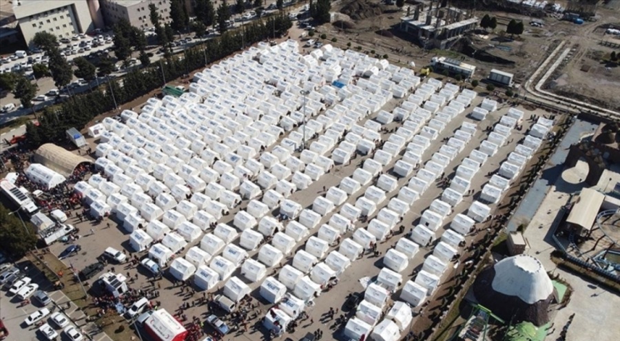 Depremzedeler, "geçici barınma alanları" ve çadırlarda konaklıyor