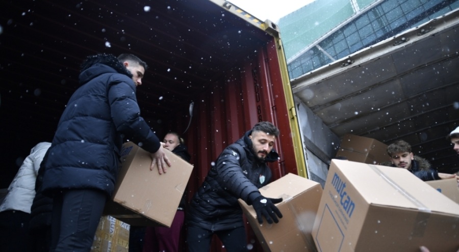 Bursasporlu futbolculardan depremzedelere  destek