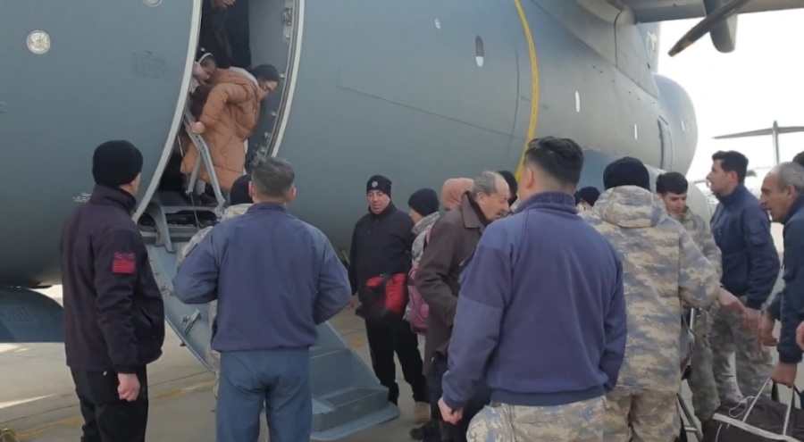 Depremzedeler tahliye ediliyor