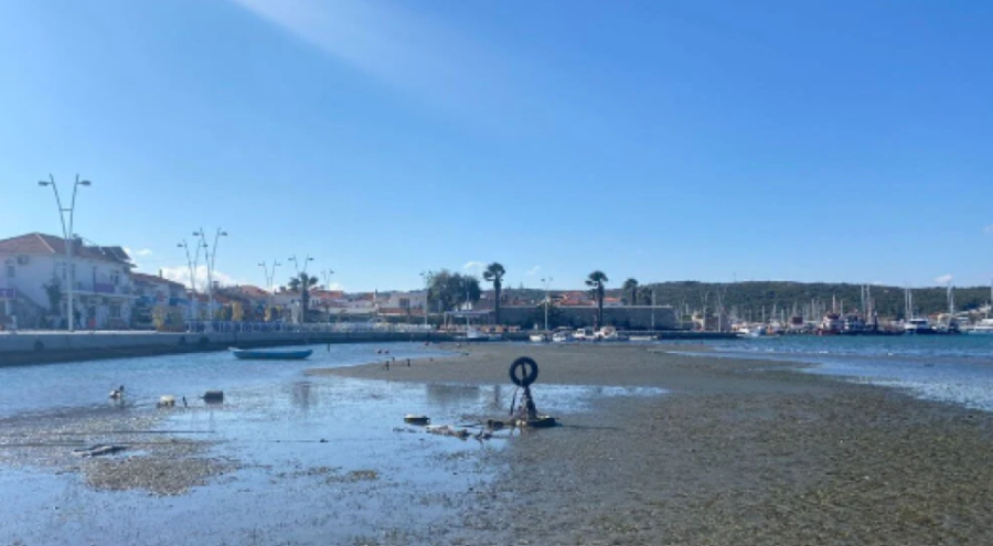 İzmir Seferihisar'da deniz 25 metre çekildi