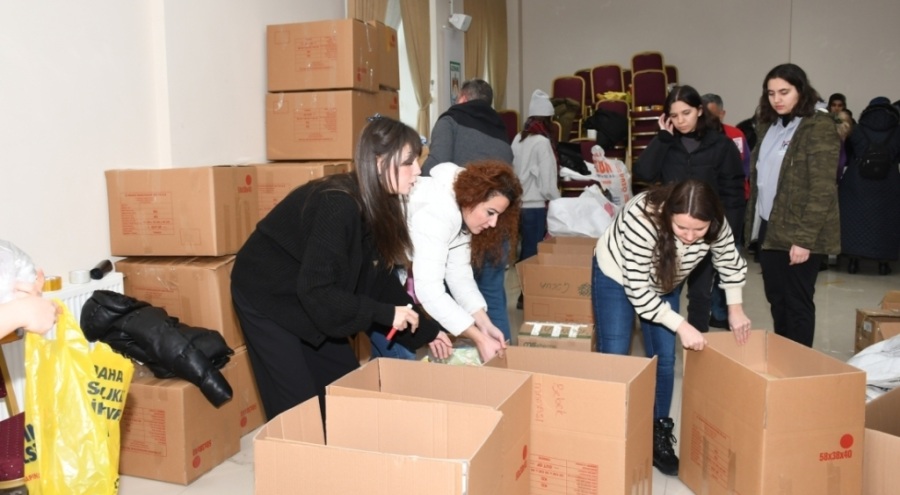 Bursa'da depremzedelere yardım seferberliğine çocuklar da katıldı