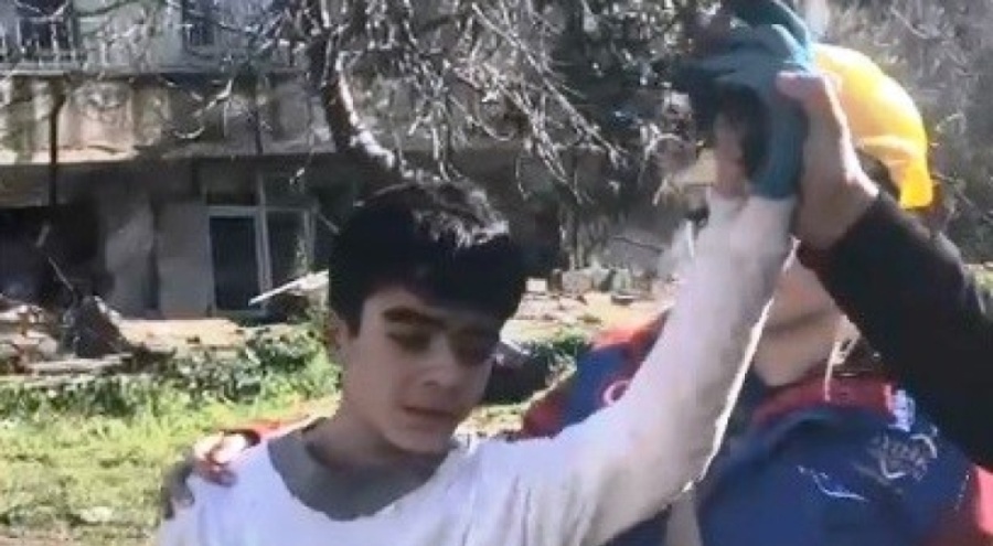 Hatay'da 'Halit' mucizesi... İki kişinin kurtarılmasına yardım etti!