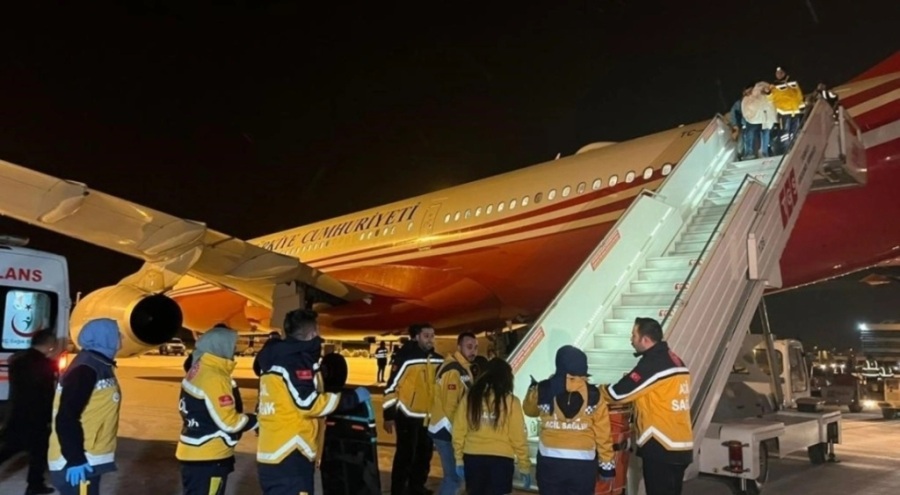 60 depremzede Adana'dan Ankara'ya getirildi