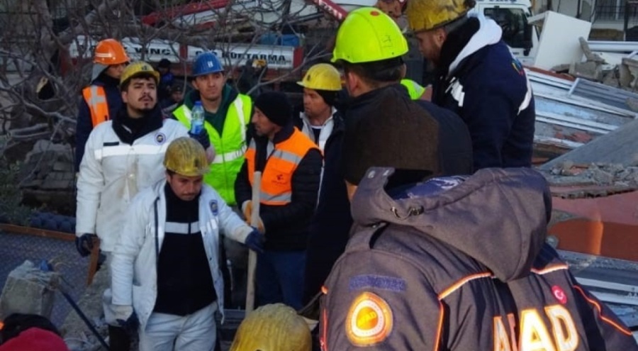 Enkaz altında kurtarılmayı bekleyen Kevser duygulandırdı: Baba yanıma gel