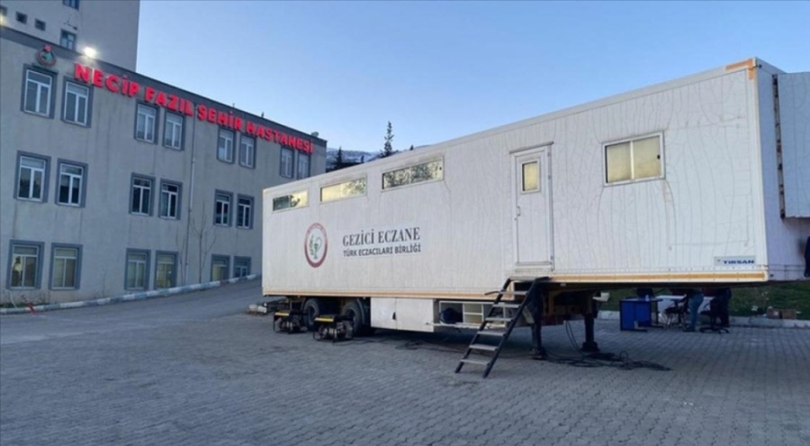 Depremin etkilediği 5 ilde "tır ve konteyner eczaneler" hizmet vermeye başladı