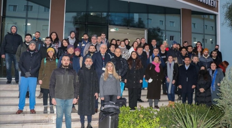 İzmir'den gönüllü 50 sağlık çalışanı, Hatay'a yola çıktı