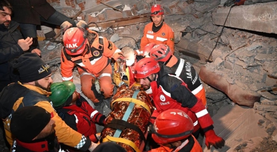 İstanbul'a getirilen yaralı depremzede sayısı 686 oldu