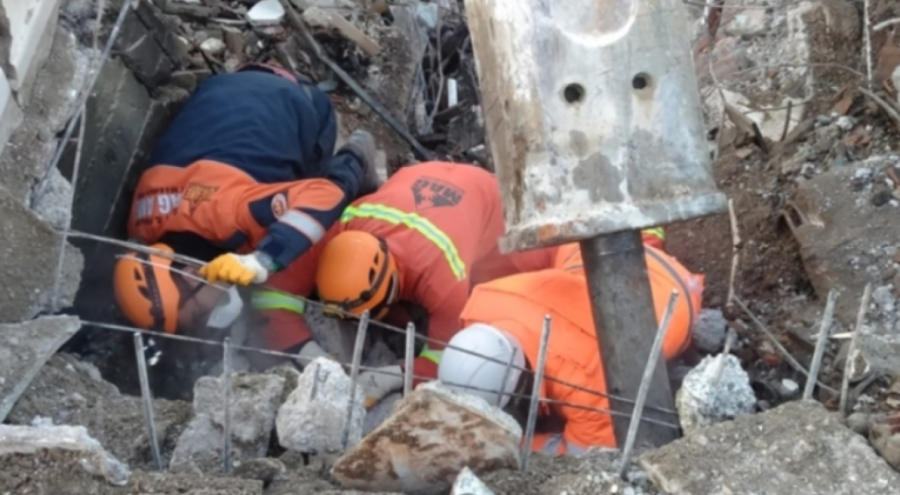 Bursa Gemlik'ten depremzedelere 32 tır yardım