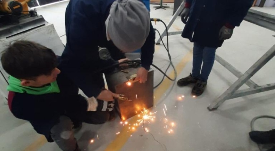 Bursa'dan deprem bölgesine çadır sobası üretiliyor