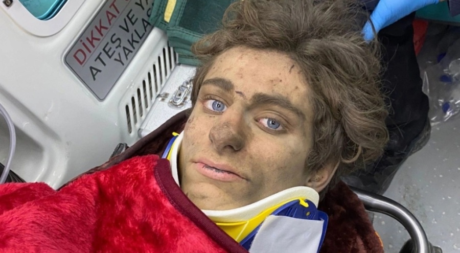 "Sesimi duyan var mı?" sorusuna yanıt veren Davut, enkazdan sağ çıkarıldı