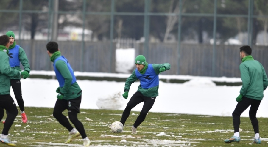 Bursaspor'da hazırlıklar moralsiz devam ediyor
