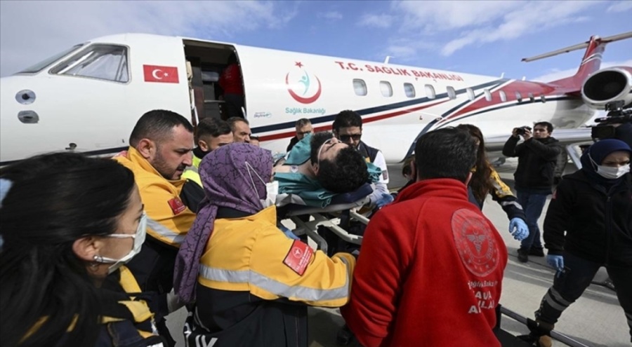 Depremde yaralanan 6 kişinin Ankara'ya ambulans uçaklarla getirildiği açıklandı