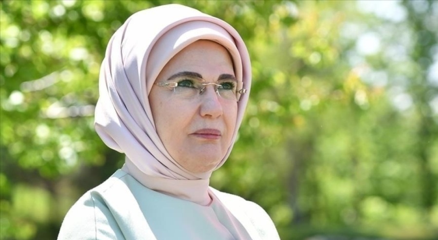 Lider eşleri Emine Erdoğan'a "geçmiş olsun" dileklerini iletti