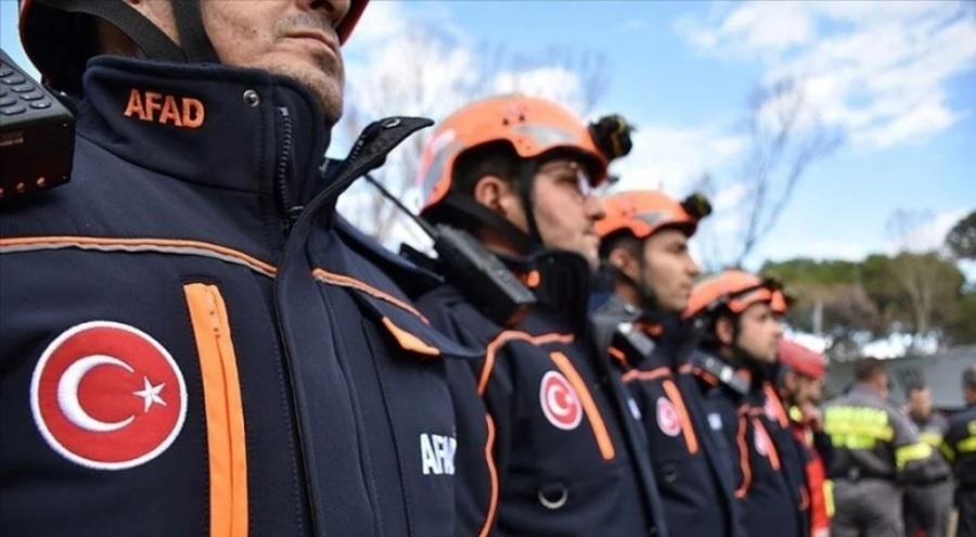 AFAD'a başvuran gönüllüler deprem bölgesine yola çıktı