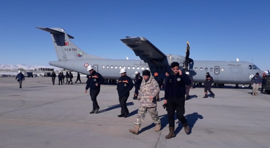 Deniz Kuvvetleri'nin 60 personeli deprem bölgesi Malatya'ya ulaştı