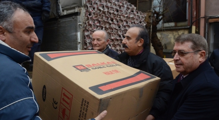 Bursa'dan afet bölgesine battaniye ve soba desteği