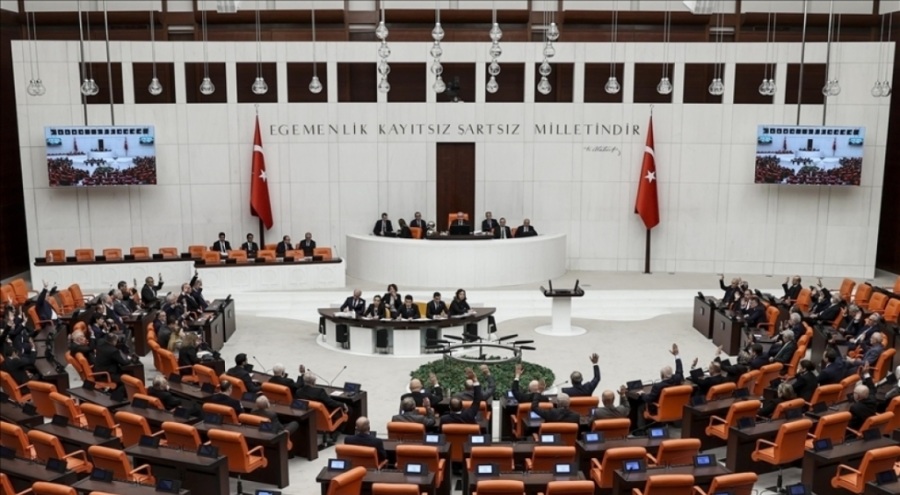 Milletvekilleri maaşlarını depremzedelere bağışlama kararı aldı