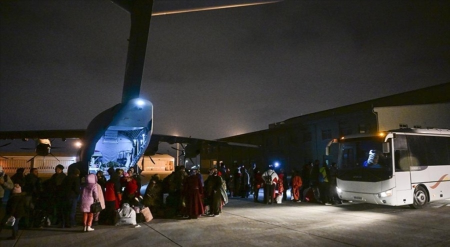 210 depremzede TSK'nın kargo uçağıyla İstanbul'a getirildi