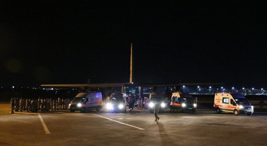 46 yaralı depremzede,  tedavileri için İzmir'e getirildi