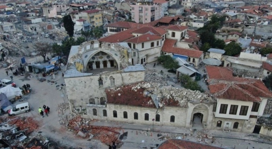 Hatay'da 14 asırlık cami yıkıldı