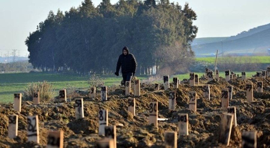 'Deprem mezarlığı'nda numaralı defin yapılıyor