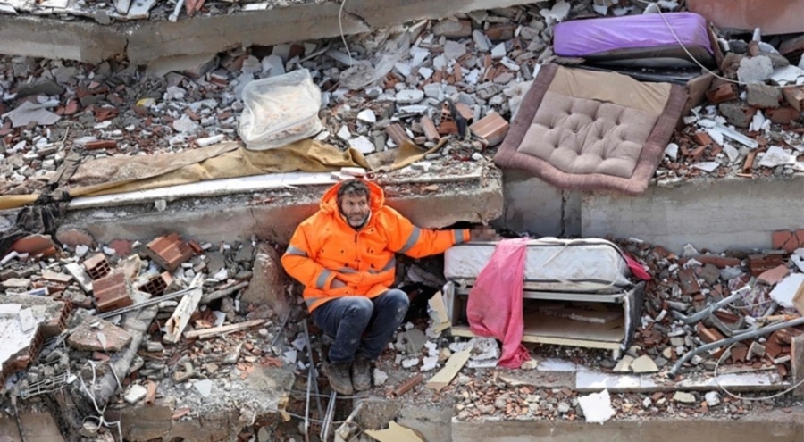 Enkaz altında hayatını kaybeden kızının elini bırakmamıştı! Yürekleri dağlayan baba anlattı