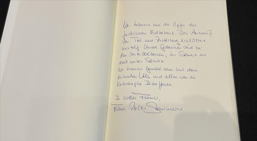 Almanya Cumhurbaşkanı Türkiye'deki depremler sebebiyle taziye defterine imza attı
