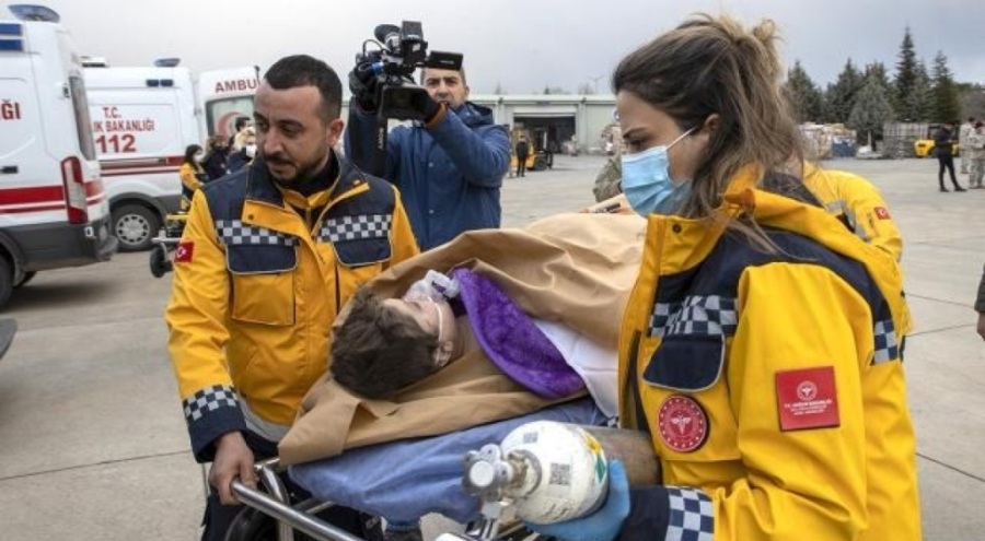 Deprem bölgesinde 144 bin 156 sağlıkçı görev başında