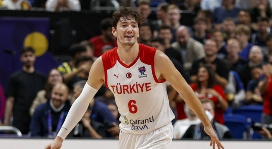 Cedi Osman ve eşinden AHBAP'a 1 milyon liralık bağış
