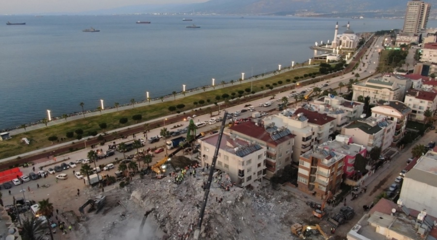 İskenderun Limanı'ndaki yangının soğutma çalışmaları devam ediyor