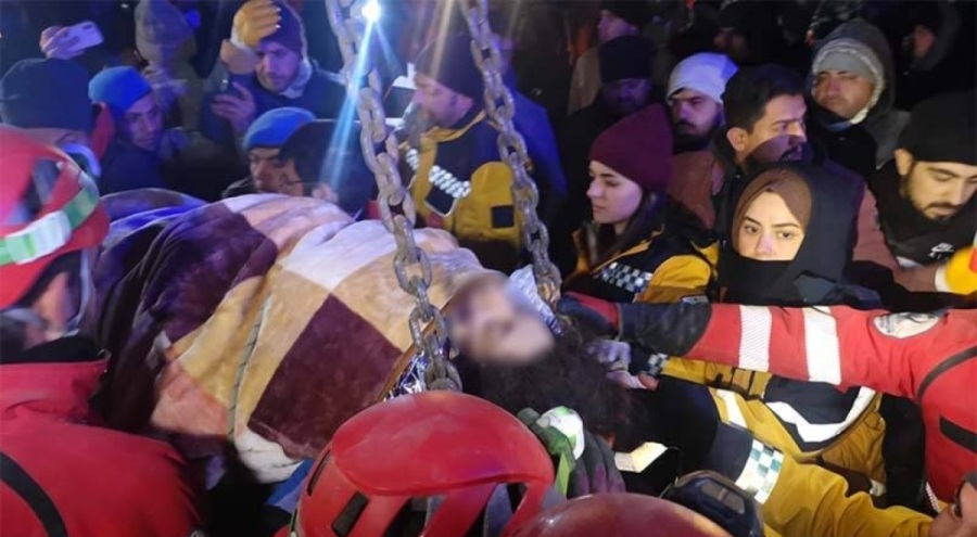 Enkazdan 112 saat sonra kurtarıldı