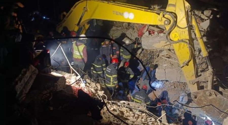 13 yaşındaki Aya, kendisine ulaşıldığı 122'nci saatte yaşama veda etti