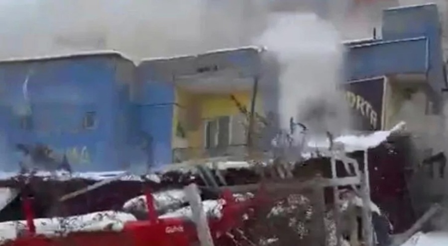 Depremin anı kamerada! Binalar peş peşe böyle yıkıldı