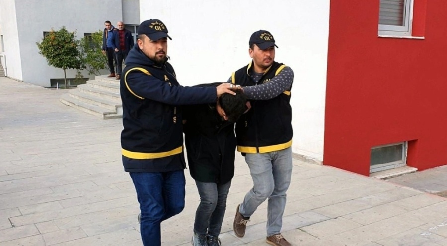 Hatay'daki enkazdan çaldığı kredi kartlarıyla harcama yapan kişi tutuklandı