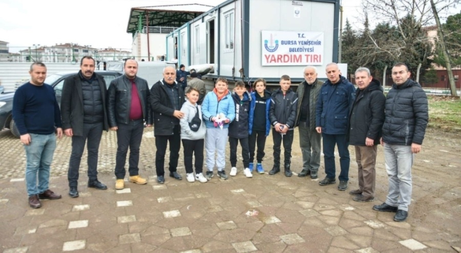 Bursalı öğrenciler kalem satarak depremzedelere bağış topladı