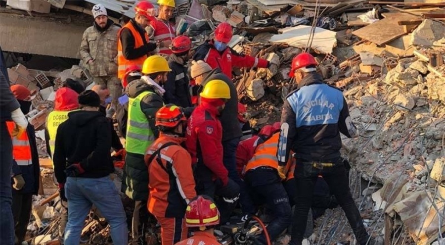 Hatay'da enkaz altında kalan bir kişi 136 saat sonra kurtarıldı
